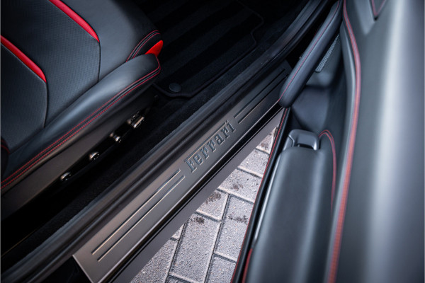 Ferrari GTC4 Lusso T 3.9 V8 - Nero Daytona | Passenger Display | Lift | Stoelkoeling | Memory Ferrari GTC4 Lusso T 3.9 V8 - Nero Daytona | Passenger Display | Lift | Stoelkoeling | Memory