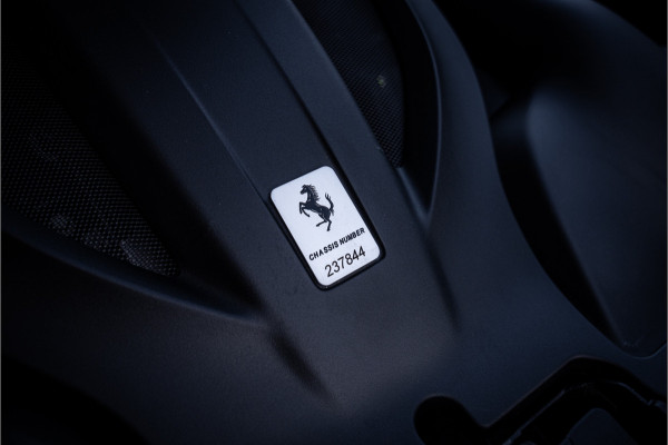 Ferrari GTC4 Lusso T 3.9 V8 - Nero Daytona | Passenger Display | Lift | Stoelkoeling | Memory Ferrari GTC4 Lusso T 3.9 V8 - Nero Daytona | Passenger Display | Lift | Stoelkoeling | Memory