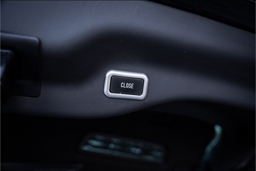 Ferrari GTC4 Lusso T 3.9 V8 - Nero Daytona | Passenger Display | Lift | Stoelkoeling | Memory Ferrari GTC4 Lusso T 3.9 V8 - Nero Daytona | Passenger Display | Lift | Stoelkoeling | Memory