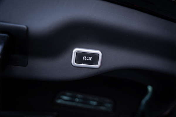 Ferrari GTC4 Lusso T 3.9 V8 - Nero Daytona | Passenger Display | Lift | Stoelkoeling | Memory Ferrari GTC4 Lusso T 3.9 V8 - Nero Daytona | Passenger Display | Lift | Stoelkoeling | Memory