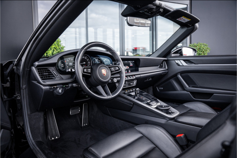 Porsche 911 992 Cabrio 3.0 Carrera 4 S - Sport Chrono l Sport Design l Dealer onderhouden