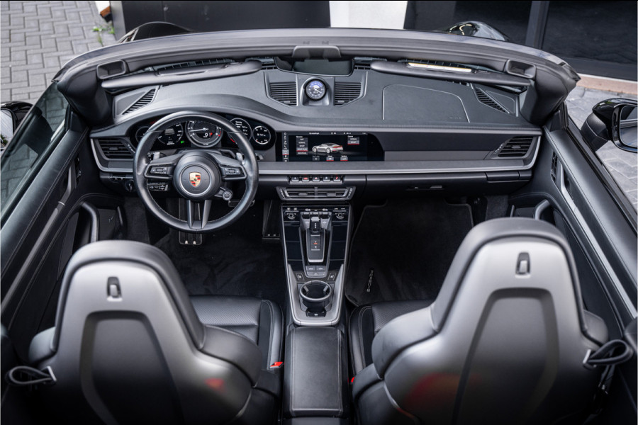 Porsche 911 992 Cabrio 3.0 Carrera 4 S - Sport Chrono l Sport Design l Dealer onderhouden