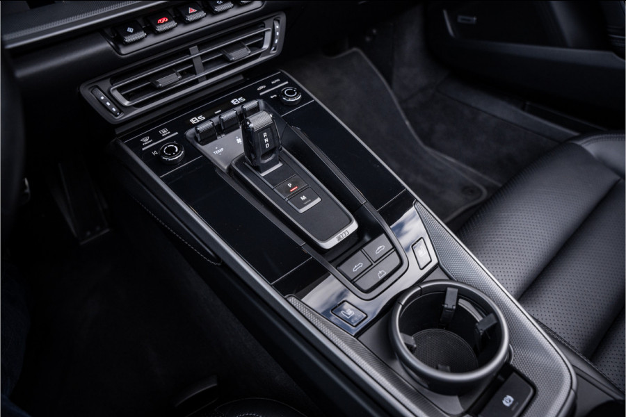 Porsche 911 992 Cabrio 3.0 Carrera 4 S - Sport Chrono l Sport Design l Dealer onderhouden