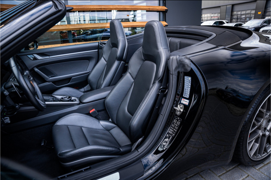 Porsche 911 992 Cabrio 3.0 Carrera 4 S - Sport Chrono l Sport Design l Dealer onderhouden