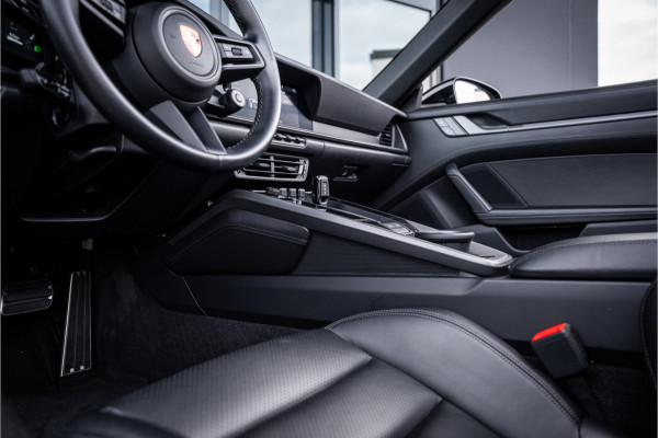 Porsche 911 992 Cabrio 3.0 Carrera 4 S - Sport Chrono l Sport Design l Dealer onderhouden