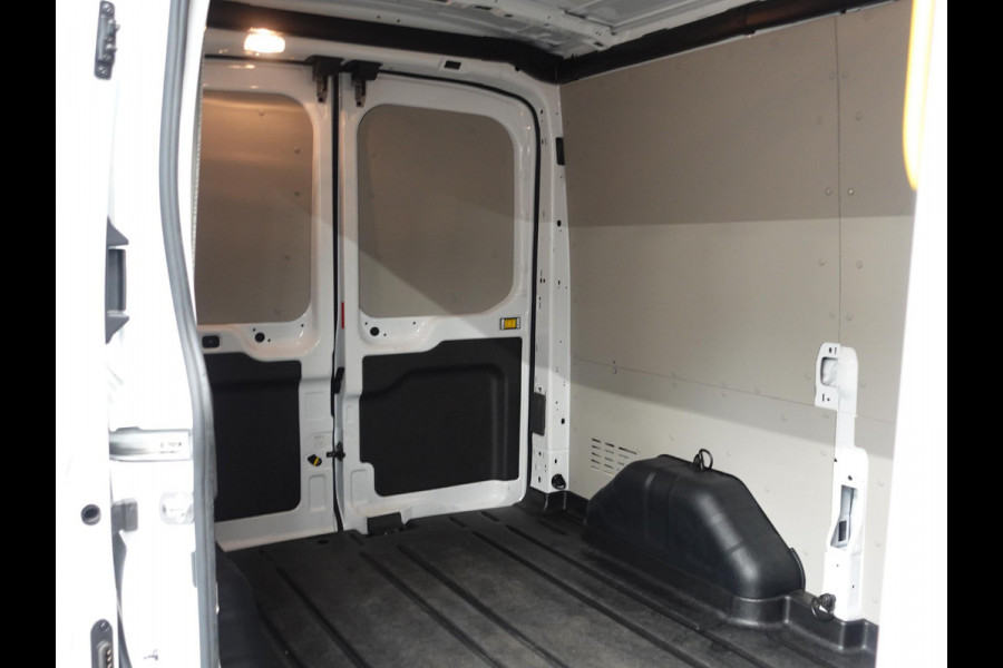 Ford Transit 105pk 2.0 L2H2 Trend Airco Trekhaak Navi Cruise Airco Navi Cruise Control Trekhaak