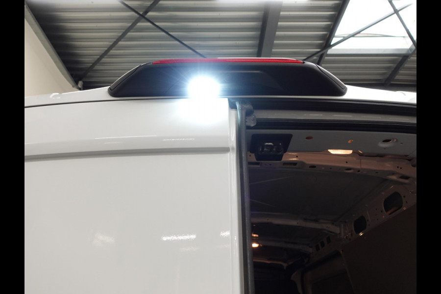 Ford Transit 105pk 2.0 L2H2 Trend Airco Trekhaak Navi Cruise Airco Navi Cruise Control Trekhaak