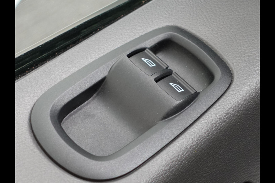 Ford Transit 105pk 2.0 L2H2 Trend Airco Trekhaak Navi Cruise Airco Navi Cruise Control Trekhaak