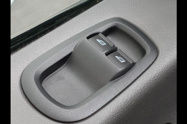 Ford Transit 105pk 2.0 L2H2 Trend Airco Trekhaak Navi Cruise Airco Navi Cruise Control Trekhaak