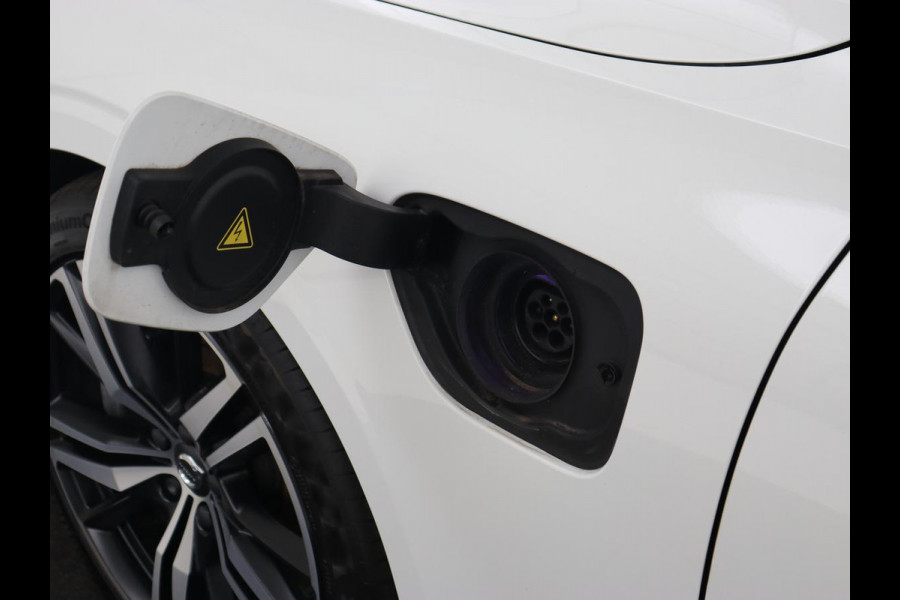 Volvo V60 2.0 T8 Recharge AWD R-Design | Panoramadak | Stoelventilatie | Harman/Kardon | Leder | Carplay | Camera | Memory | Stoelverwarming | Navigatie | PHEV | Plug In