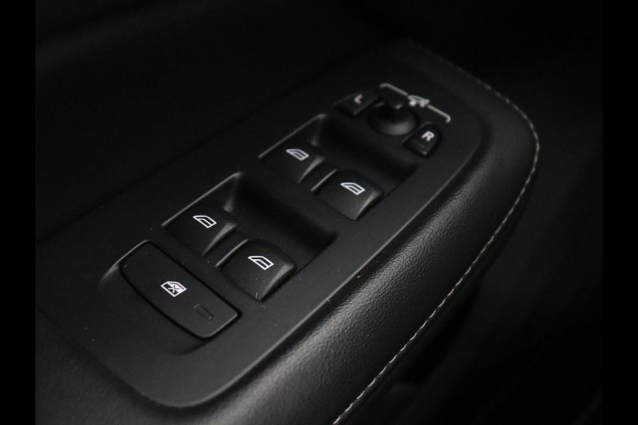 Volvo V60 2.0 T8 Recharge AWD R-Design | Panoramadak | Stoelventilatie | Harman/Kardon | Leder | Carplay | Camera | Memory | Stoelverwarming | Navigatie | PHEV | Plug In
