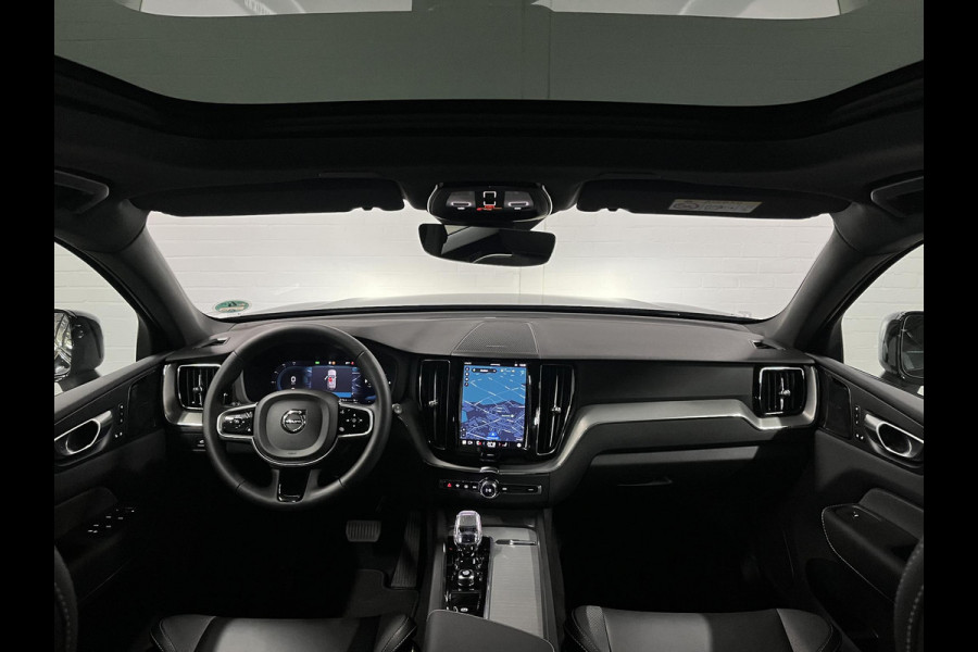 Volvo XC60 2.0 T6 Plug-in hybrid Black Edition | Open dak | Long Range | Trekhaak | Adapt. cruise control | Carplay |