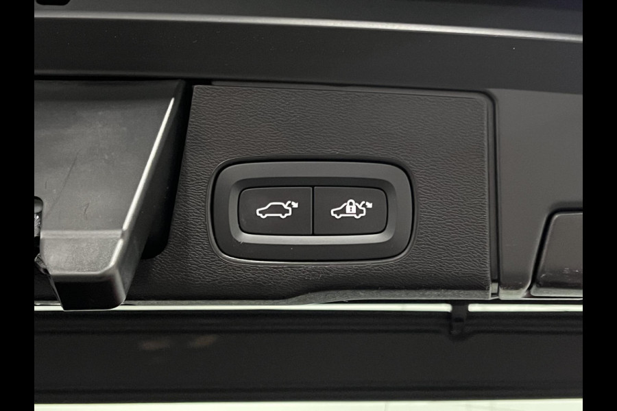 Volvo XC60 2.0 T6 Plug-in hybrid Black Edition | Open dak | Long Range | Trekhaak | Adapt. cruise control | Carplay |