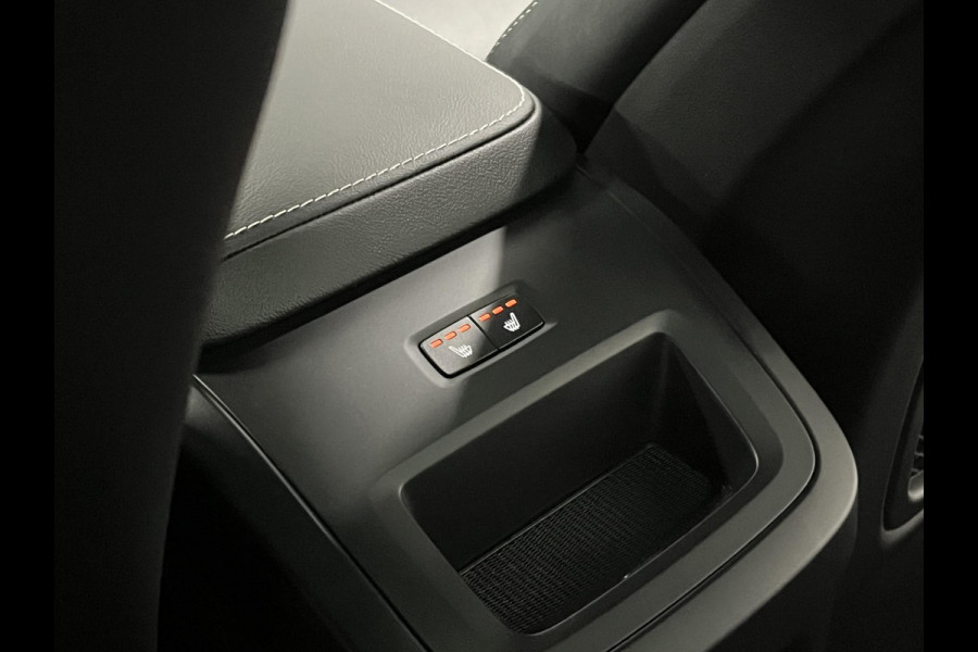Volvo XC60 2.0 T6 Plug-in hybrid Black Edition | Open dak | Long Range | Trekhaak | Adapt. cruise control | Carplay |
