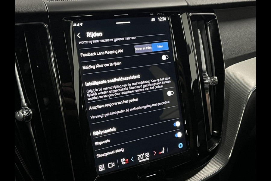 Volvo XC60 2.0 T6 Plug-in hybrid Black Edition | Open dak | Long Range | Trekhaak | Adapt. cruise control | Carplay |