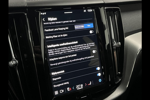 Volvo XC60 2.0 T6 Plug-in hybrid Black Edition | Open dak | Long Range | Trekhaak | Adapt. cruise control | Carplay |