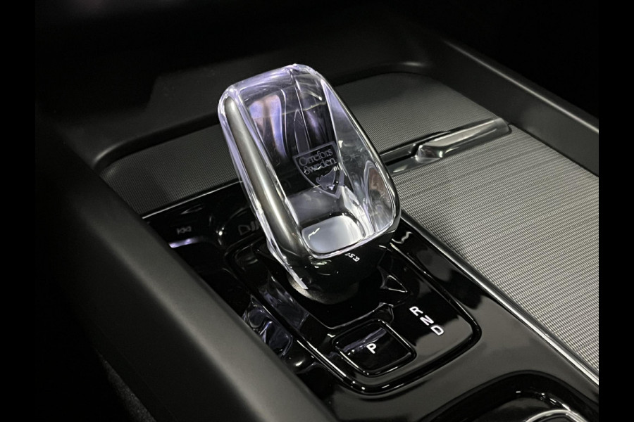 Volvo XC60 2.0 T6 Plug-in hybrid Black Edition | Open dak | Long Range | Trekhaak | Adapt. cruise control | Carplay |