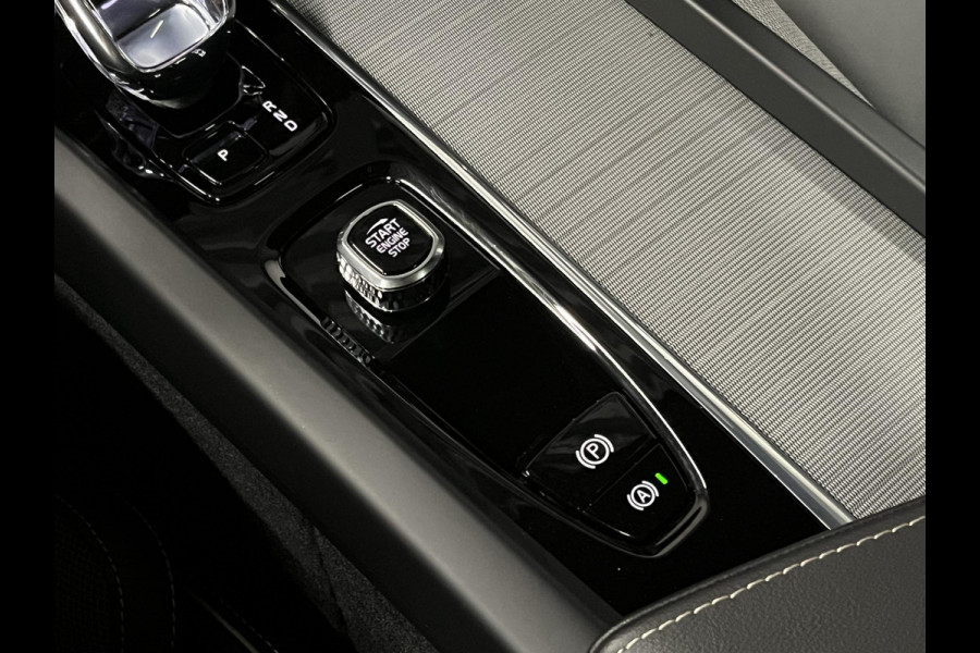 Volvo XC60 2.0 T6 Plug-in hybrid Black Edition | Open dak | Long Range | Trekhaak | Adapt. cruise control | Carplay |