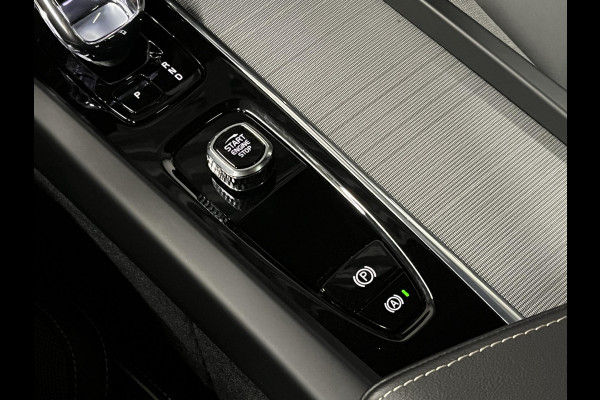 Volvo XC60 2.0 T6 Plug-in hybrid Black Edition | Open dak | Long Range | Trekhaak | Adapt. cruise control | Carplay |