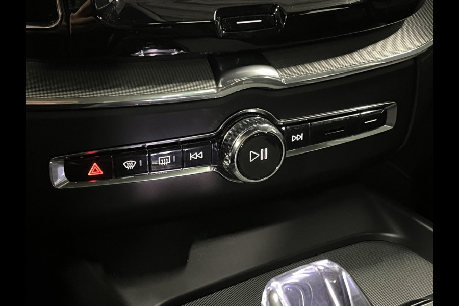 Volvo XC60 2.0 T6 Plug-in hybrid Black Edition | Open dak | Long Range | Trekhaak | Adapt. cruise control | Carplay |