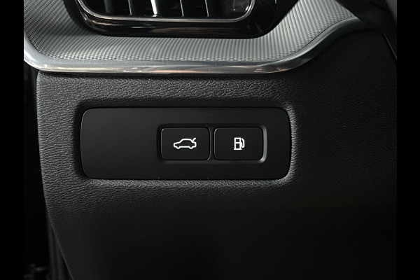 Volvo XC60 2.0 T6 Plug-in hybrid Black Edition | Open dak | Long Range | Trekhaak | Adapt. cruise control | Carplay |