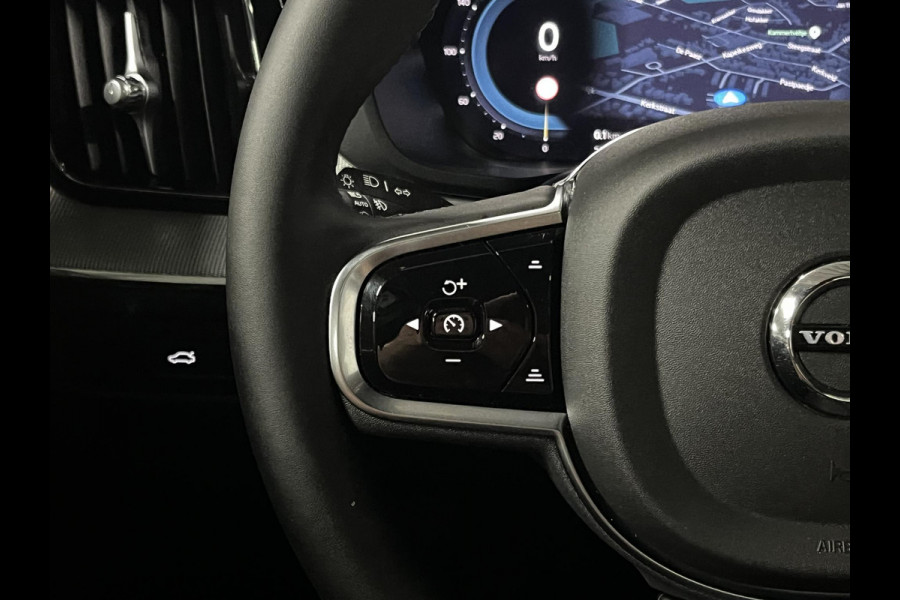 Volvo XC60 2.0 T6 Plug-in hybrid Black Edition | Open dak | Long Range | Trekhaak | Adapt. cruise control | Carplay |