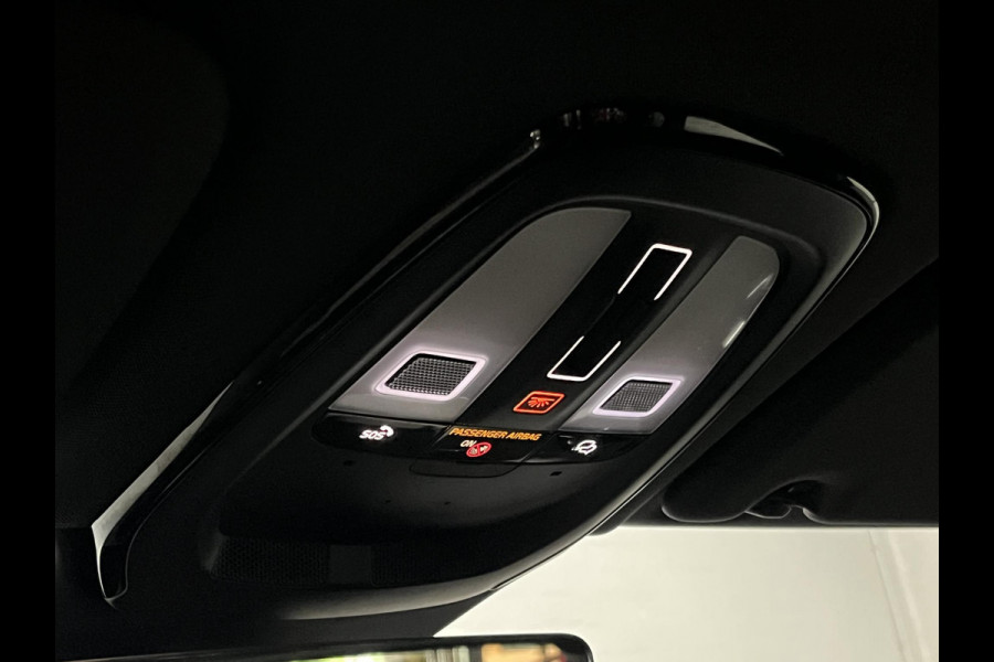 Volvo XC60 2.0 T6 Plug-in hybrid Black Edition | Open dak | Long Range | Trekhaak | Adapt. cruise control | Carplay |