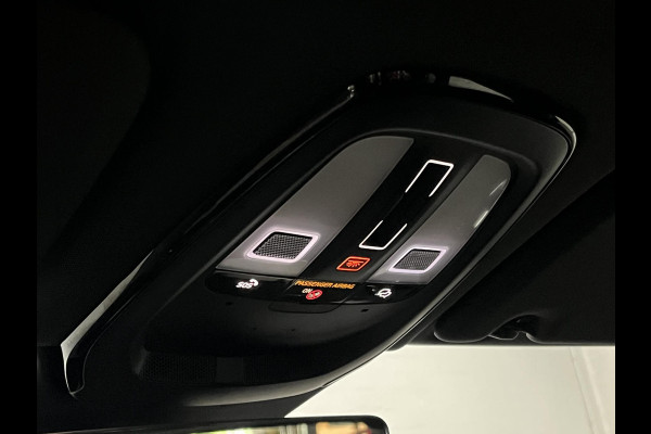 Volvo XC60 2.0 T6 Plug-in hybrid Black Edition | Open dak | Long Range | Trekhaak | Adapt. cruise control | Carplay |