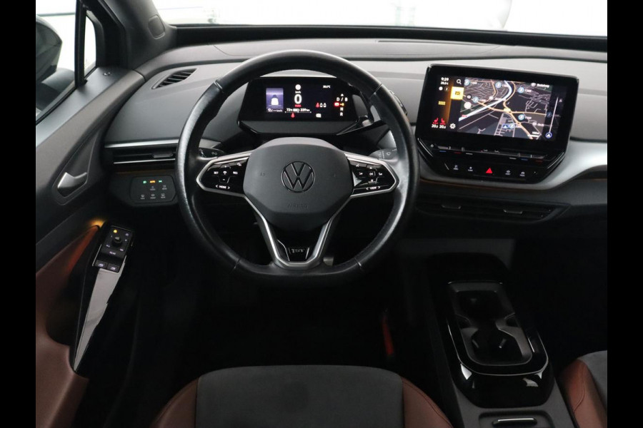 Volkswagen ID.4 Life 77 kWh | Trekhaak | Stoel & stuurverwarming | Camera | Adaptive cruise | Carplay | Navigatie | Parkeerhulp | Half leder