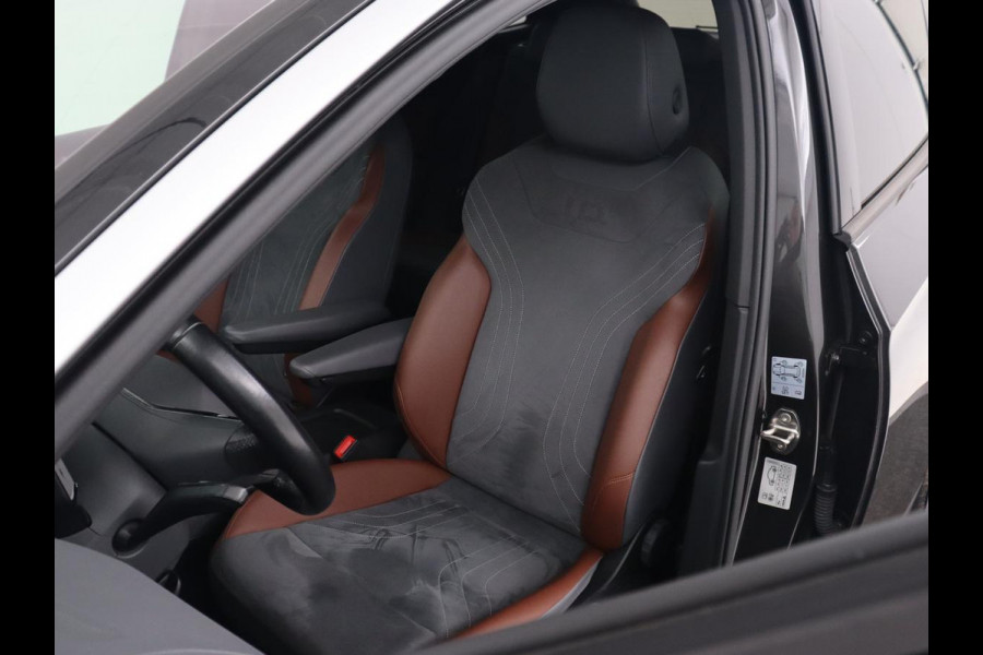 Volkswagen ID.4 Life 77 kWh | Trekhaak | Stoel & stuurverwarming | Camera | Adaptive cruise | Carplay | Navigatie | Parkeerhulp | Half leder