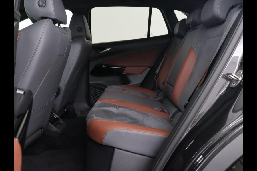 Volkswagen ID.4 Life 77 kWh | Trekhaak | Stoel & stuurverwarming | Camera | Adaptive cruise | Carplay | Navigatie | Parkeerhulp | Half leder