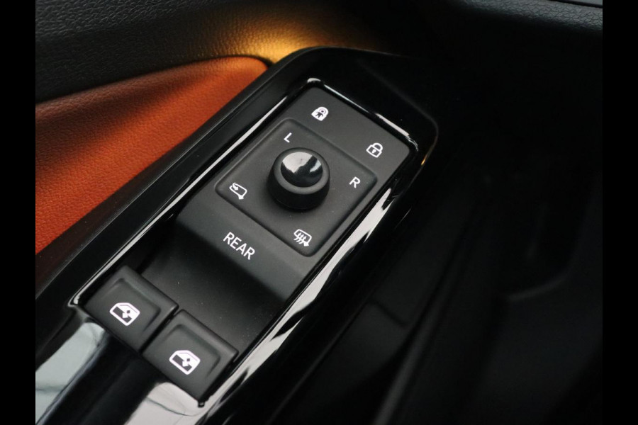 Volkswagen ID.4 Life 77 kWh | Trekhaak | Stoel & stuurverwarming | Camera | Adaptive cruise | Carplay | Navigatie | Parkeerhulp | Half leder