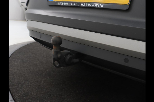 Volkswagen ID.4 Life 77 kWh | Trekhaak | Stoel & stuurverwarming | Camera | Adaptive cruise | Carplay | Navigatie | Parkeerhulp | Half leder