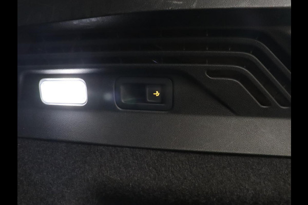 Volkswagen ID.4 Life 77 kWh | Trekhaak | Stoel & stuurverwarming | Camera | Adaptive cruise | Carplay | Navigatie | Parkeerhulp | Half leder