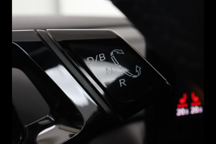 Volkswagen ID.4 Life 77 kWh | Trekhaak | Stoel & stuurverwarming | Camera | Adaptive cruise | Carplay | Navigatie | Parkeerhulp | Half leder