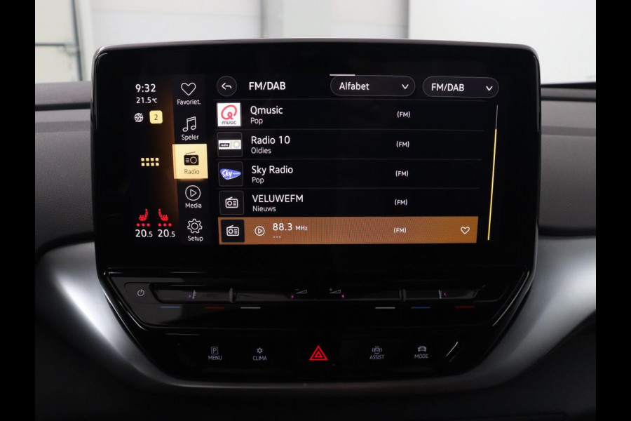 Volkswagen ID.4 Life 77 kWh | Trekhaak | Stoel & stuurverwarming | Camera | Adaptive cruise | Carplay | Navigatie | Parkeerhulp | Half leder