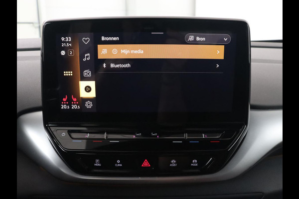 Volkswagen ID.4 Life 77 kWh | Trekhaak | Stoel & stuurverwarming | Camera | Adaptive cruise | Carplay | Navigatie | Parkeerhulp | Half leder