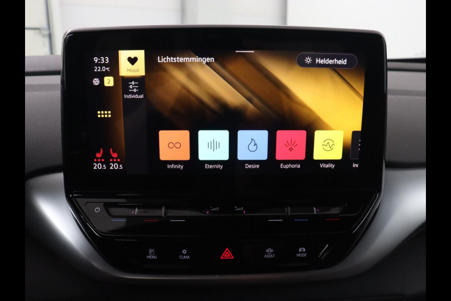 Volkswagen ID.4 Life 77 kWh | Trekhaak | Stoel & stuurverwarming | Camera | Adaptive cruise | Carplay | Navigatie | Parkeerhulp | Half leder