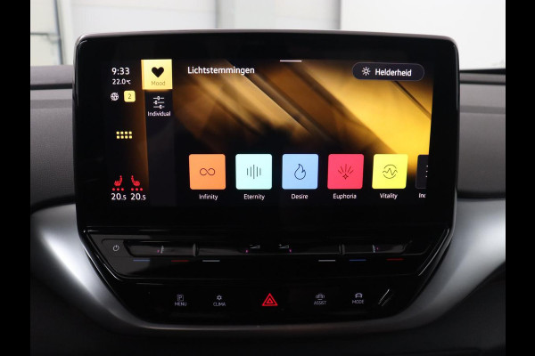 Volkswagen ID.4 Life 77 kWh | Trekhaak | Stoel & stuurverwarming | Camera | Adaptive cruise | Carplay | Navigatie | Parkeerhulp | Half leder