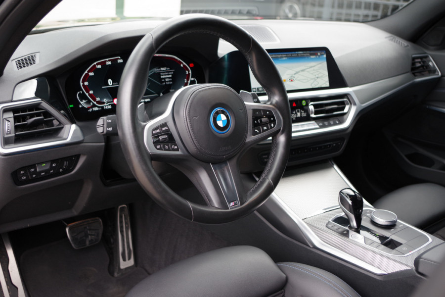 BMW 3 Serie Touring 320e High Executive M-Sport PHEV, Panoramadak, Memory, 360 Camera, Head-Up, Carplay