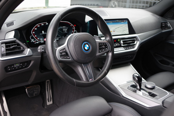 BMW 3 Serie Touring 320e High Executive M-Sport PHEV, Panoramadak, Memory, 360 Camera, Head-Up, Carplay