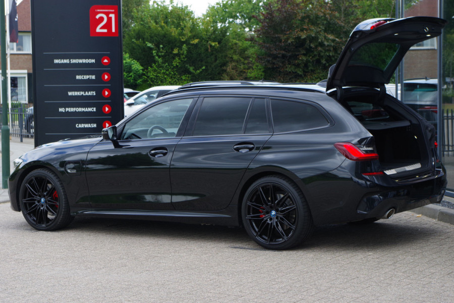 BMW 3 Serie Touring 320e High Executive M-Sport PHEV, Panoramadak, Memory, 360 Camera, Head-Up, Carplay
