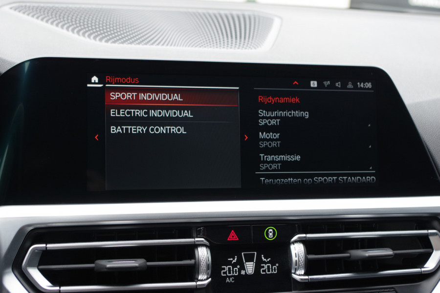 BMW 3 Serie Touring 320e High Executive M-Sport PHEV, Panoramadak, Memory, 360 Camera, Head-Up, Carplay