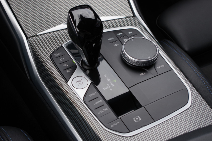 BMW 3 Serie Touring 320e High Executive M-Sport PHEV, Panoramadak, Memory, 360 Camera, Head-Up, Carplay