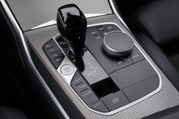 BMW 3 Serie Touring 320e High Executive M-Sport PHEV, Panoramadak, Memory, 360 Camera, Head-Up, Carplay