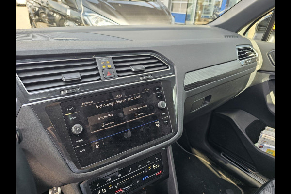 Volkswagen Tiguan 1.4 TSI eHybrid R-Line Business+ 245pk PHEV | Trekhaak | Panorama dak | Adaptieve Cruise | Achteruitrijcamera | Stoelverwarming | Virtuele cockpit | 1.800kg Trekgewicht !