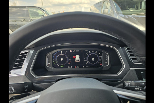 Volkswagen Tiguan 1.4 TSI eHybrid R-Line Business+ 245pk PHEV | Trekhaak | Panorama dak | Adaptieve Cruise | Achteruitrijcamera | Stoelverwarming | Virtuele cockpit | 1.800kg Trekgewicht !