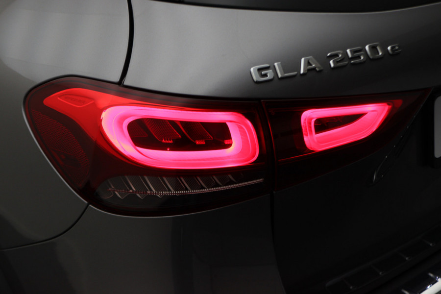 Mercedes-Benz GLA 250 e Business Solution Luxury Limited LED, Virtual Cockpit, Camera, Navigatie, Lane Assist, DAB