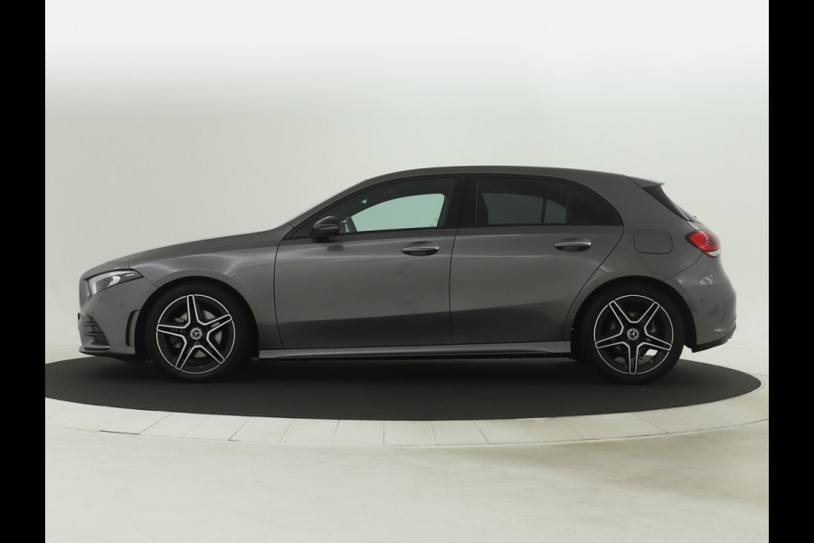 Mercedes-Benz A-Klasse 180 AMG Line | Achteruitrijcamera | Nightpakket | Sfeerverlichting | Stoelverwarming | inclusief 24 maanden MB Certified garantie voor europa