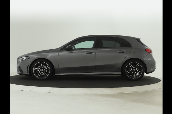 Mercedes-Benz A-Klasse 180 AMG Line | Achteruitrijcamera | Nightpakket | Sfeerverlichting | Stoelverwarming | inclusief 24 maanden MB Certified garantie voor europa